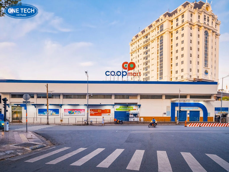 Mặt tiền siêu thị Co.opmart Cống Quỳnh, tọa lạc tại trung tâm Quận 1, TPHCM