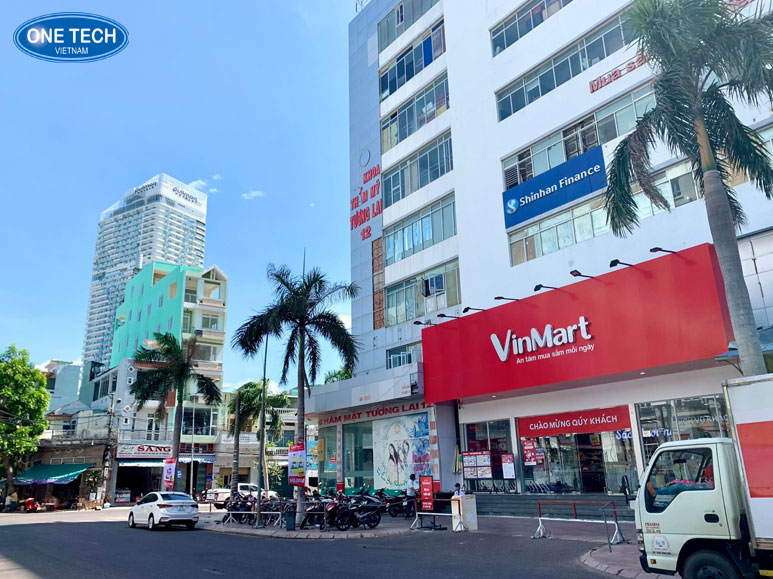 Toàn cảnh siêu thị WinMart Quy Nhơn với không gian mua sắm hiện đại và dịch vụ tiện ích thông minh