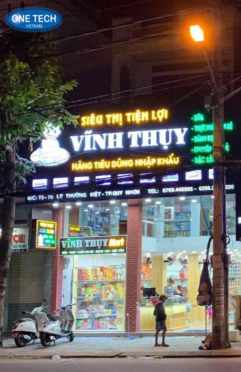 Mặt tiền siêu thị Vĩnh Thụy Mart tại Quy Nhơn với không gian mua sắm hiện đại và đầy đủ tiện nghi