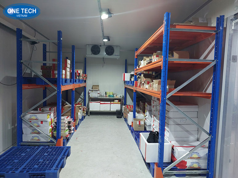 Kệ trung tải trong kho lạnh, chịu nhiệt, thiết kế chắc chắn giúp lưu trữ hàng hóa hiệu quả