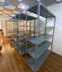 Kệ sắt V lỗ thiết kế theo nhu cầu lưu trữ